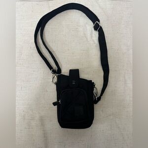Sleek Black Crossbody Bag with Adjustable Strap